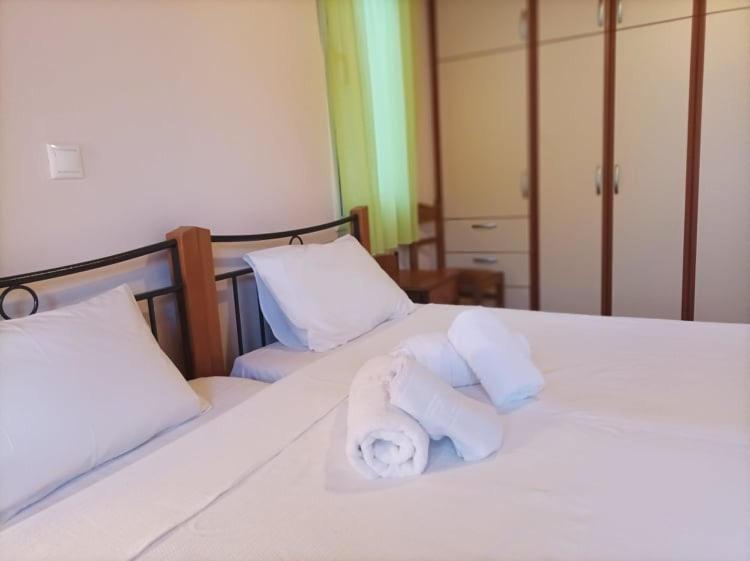 Lourantos Bayside Apartments วาธี ภายนอก รูปภาพ