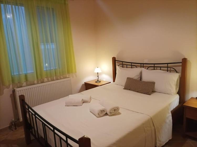 Lourantos Bayside Apartments วาธี ภายนอก รูปภาพ