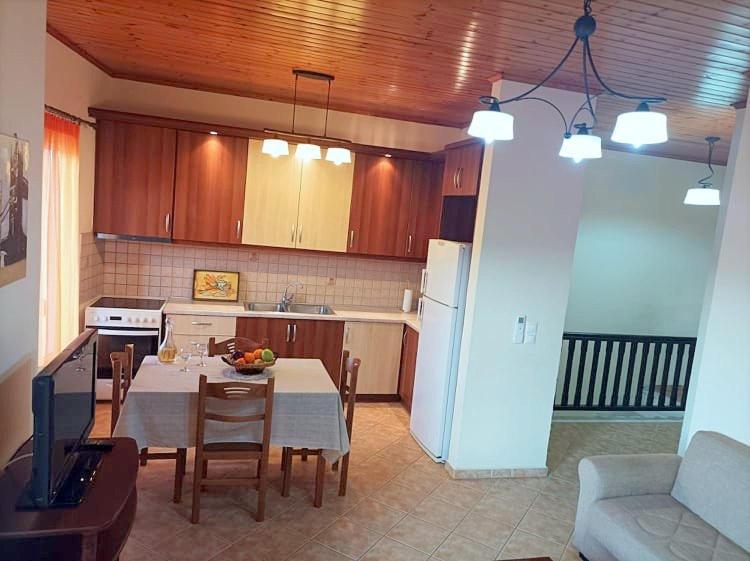 Lourantos Bayside Apartments วาธี ภายนอก รูปภาพ