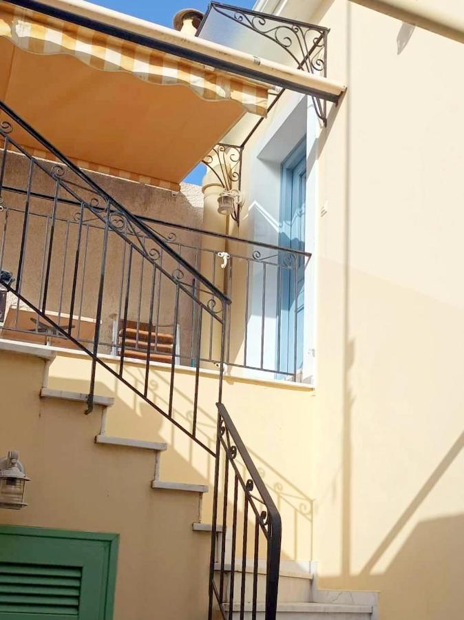 Lourantos Bayside Apartments วาธี ภายนอก รูปภาพ