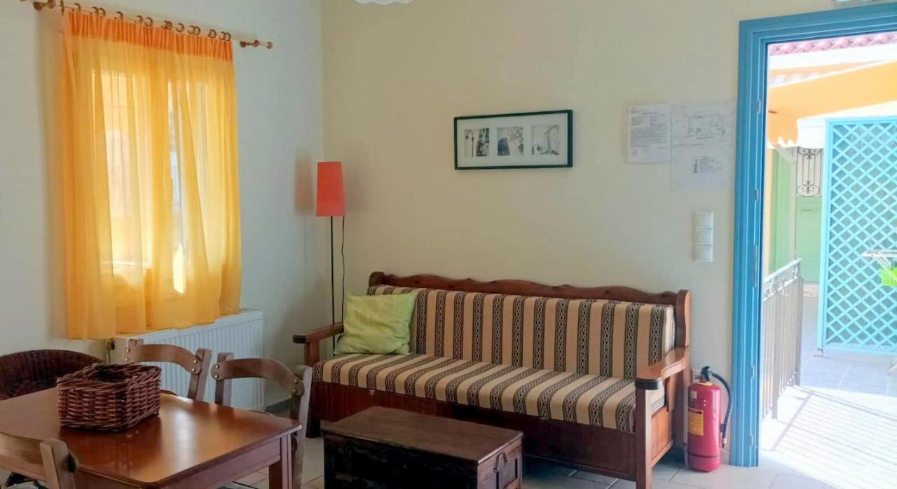 Lourantos Bayside Apartments วาธี ภายนอก รูปภาพ